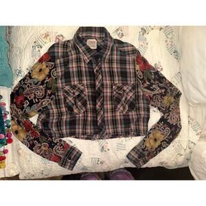 NWOT FURST OF A KIND VINTAGE PLAID CROP SHIRT FLORAL SLEEVES OSFA PATCHWORK